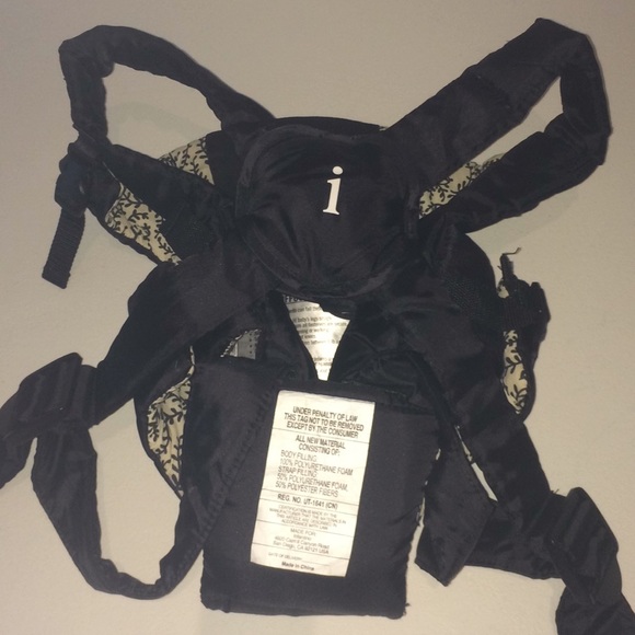 Front Carrying Infantino Baby Carrier - Picture 2 of 3